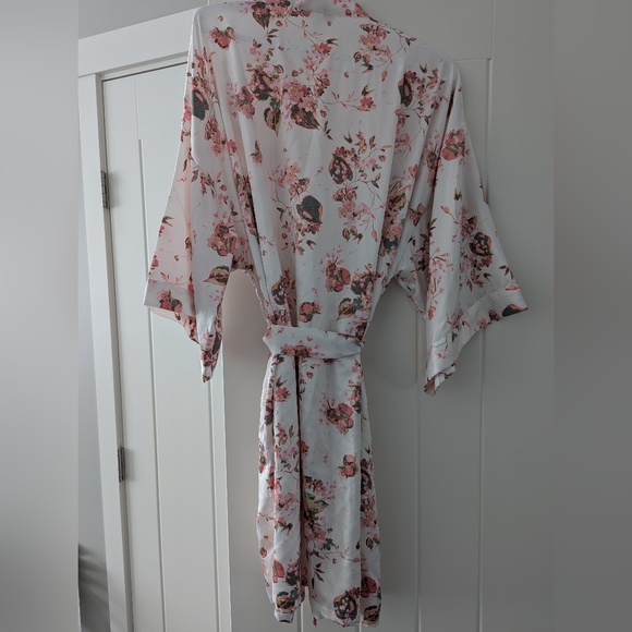 Satin floral robe with waist tie - Picture 2 of 4